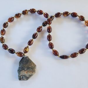 Single Strand Amber Acrylic Bead Necklace with Natural Stone Pendant